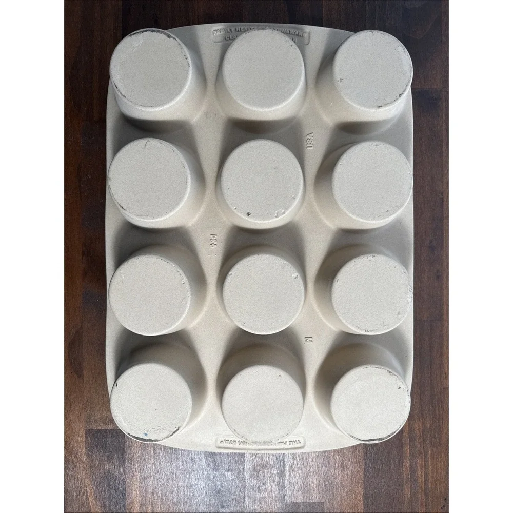 Pampered Chef 1465 Stoneware Cupcake Mold